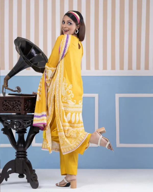 hoor_colorful_lawn_yellow