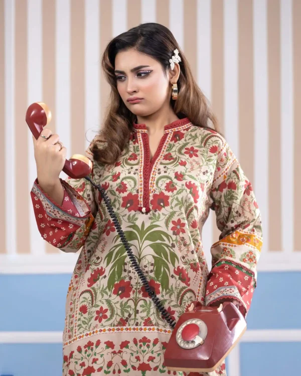 hoor_colorful_lawn_brown