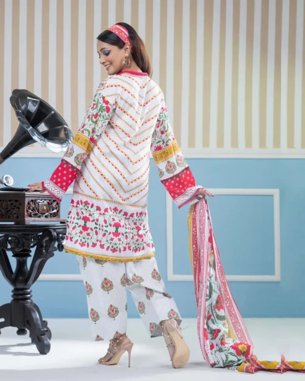 hoor_colorful_lawn_whitepink